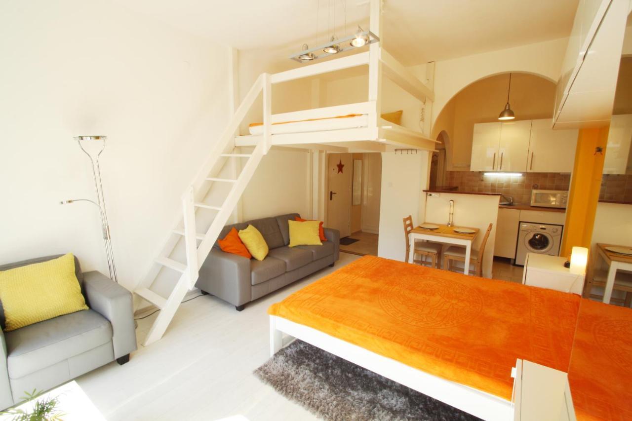 Sunny Studio With Balcony In Party District Βουδαπέστη Εξωτερικό φωτογραφία