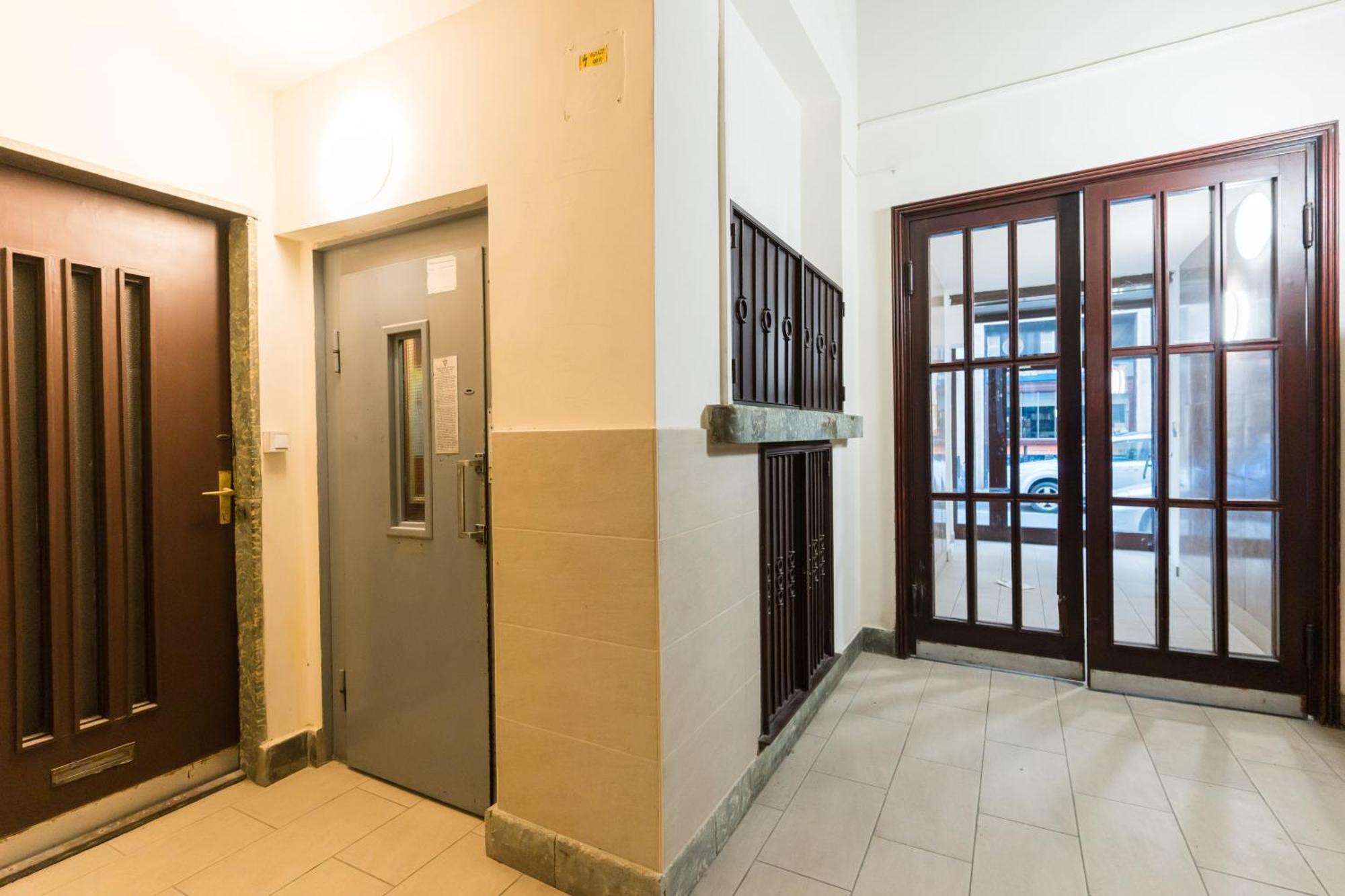 Sunny Studio With Balcony In Party District Βουδαπέστη Εξωτερικό φωτογραφία