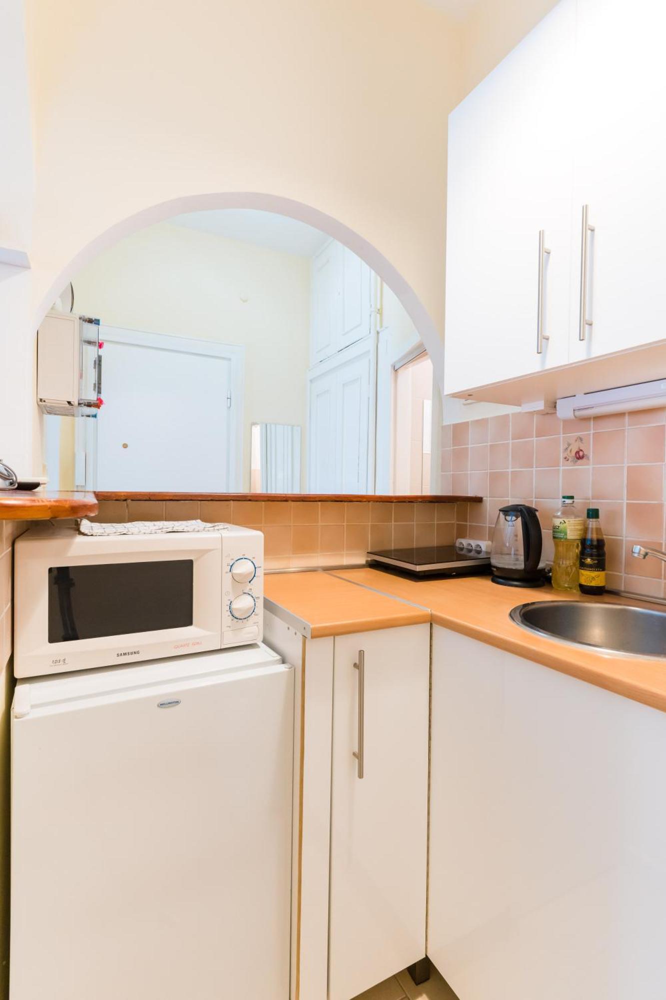 Sunny Studio With Balcony In Party District Βουδαπέστη Εξωτερικό φωτογραφία